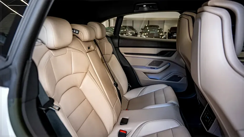 Porsche Taycan - Imagem 20