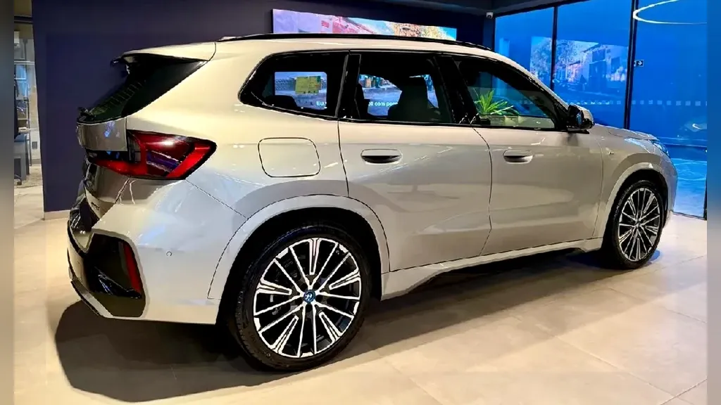BMW IX1 - Imagem 3