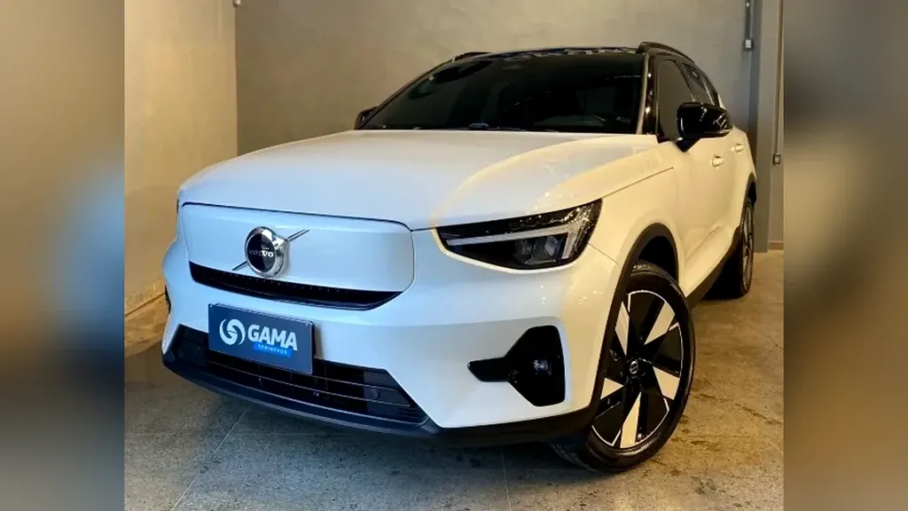 Foto de um volvo xc40 recharge