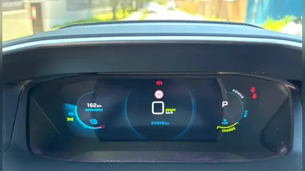 Peugeot E-2008 - Imagem 10