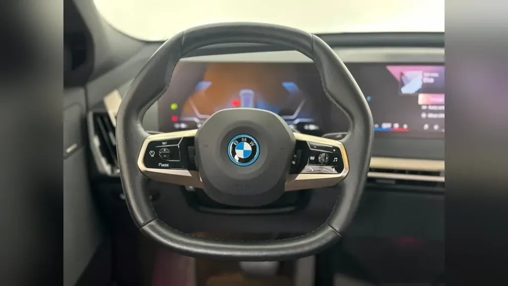 BMW Ix - Imagem 11