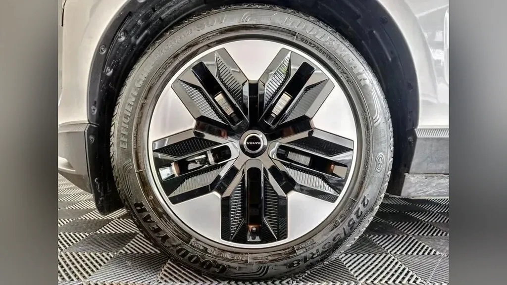 Volvo EX30 - Imagem 5