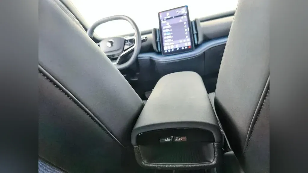 Volvo EX30 - Imagem 13