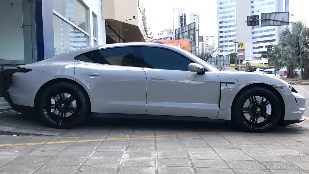 Porsche Taycan - Imagem 5