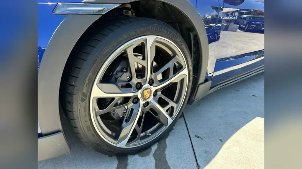 Porsche Taycan - Imagem 7