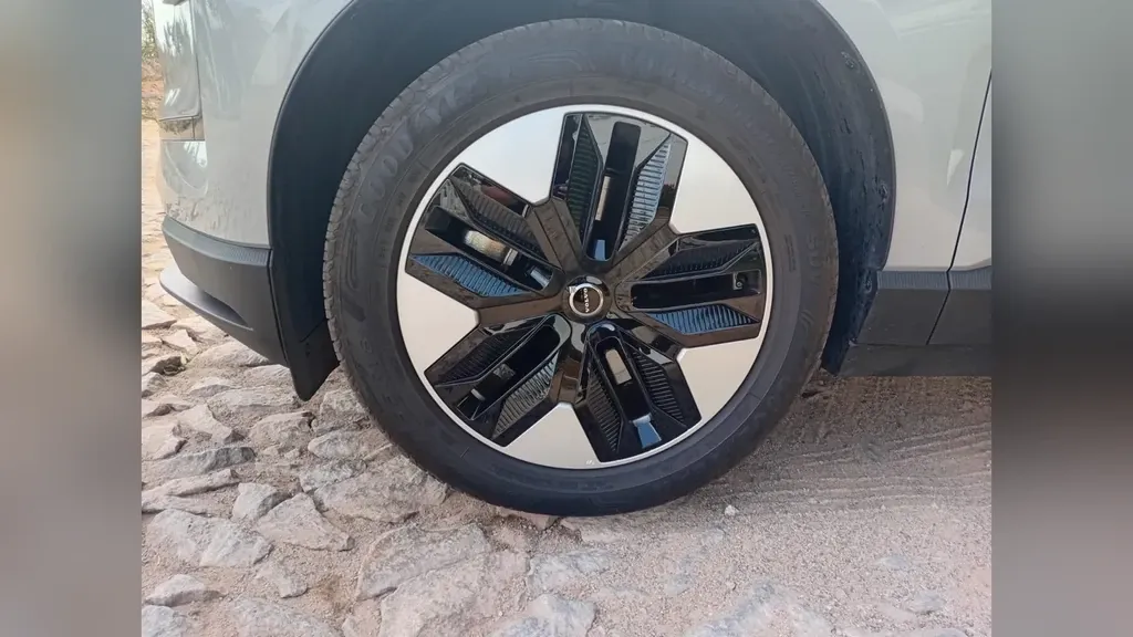 Volvo EX30 - Imagem 15