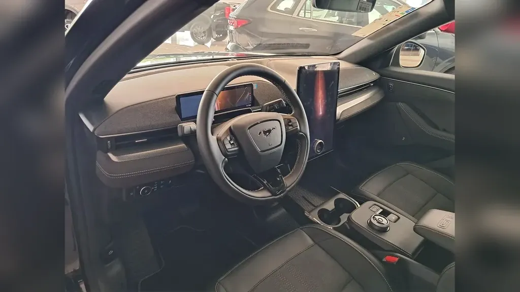 Ford Mustang Mach-e - Imagem 8