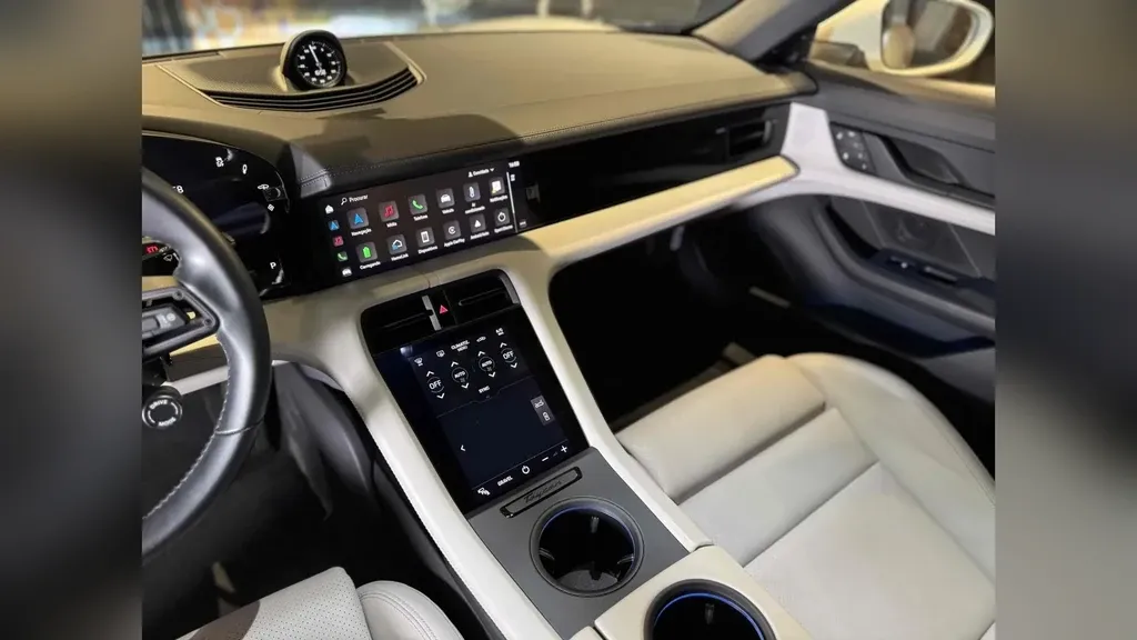 Porsche Taycan - Imagem 12