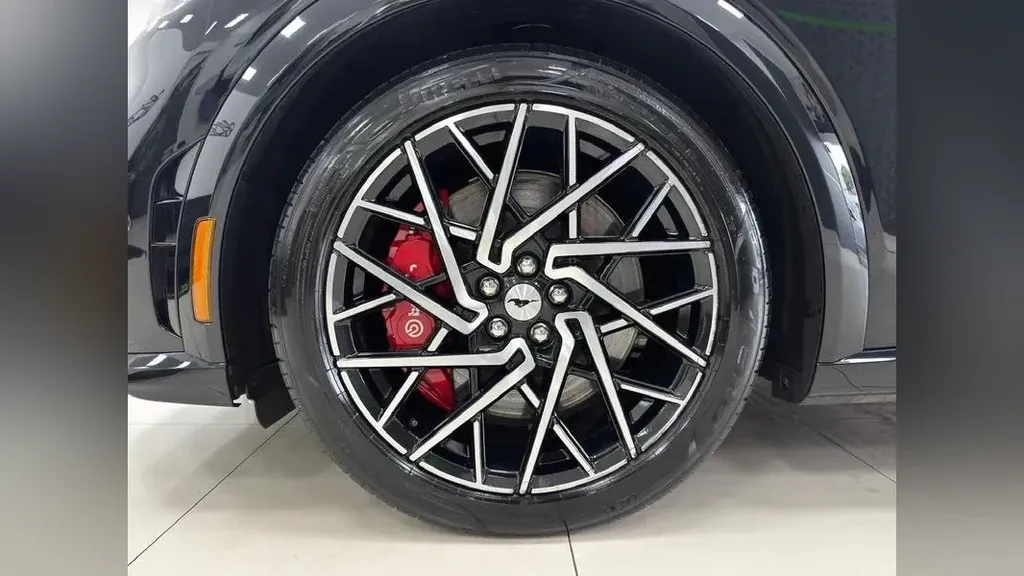 Ford Mustang Mach-e - Imagem 13