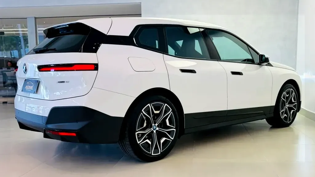 BMW Ix - Imagem 14