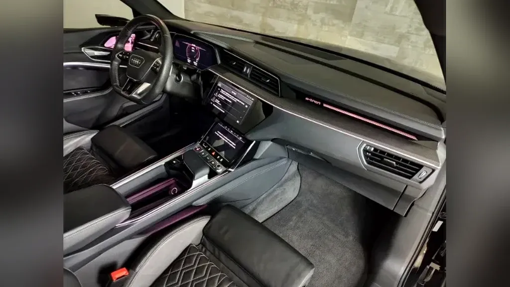 Audi E-tron S Sportback - Imagem 17