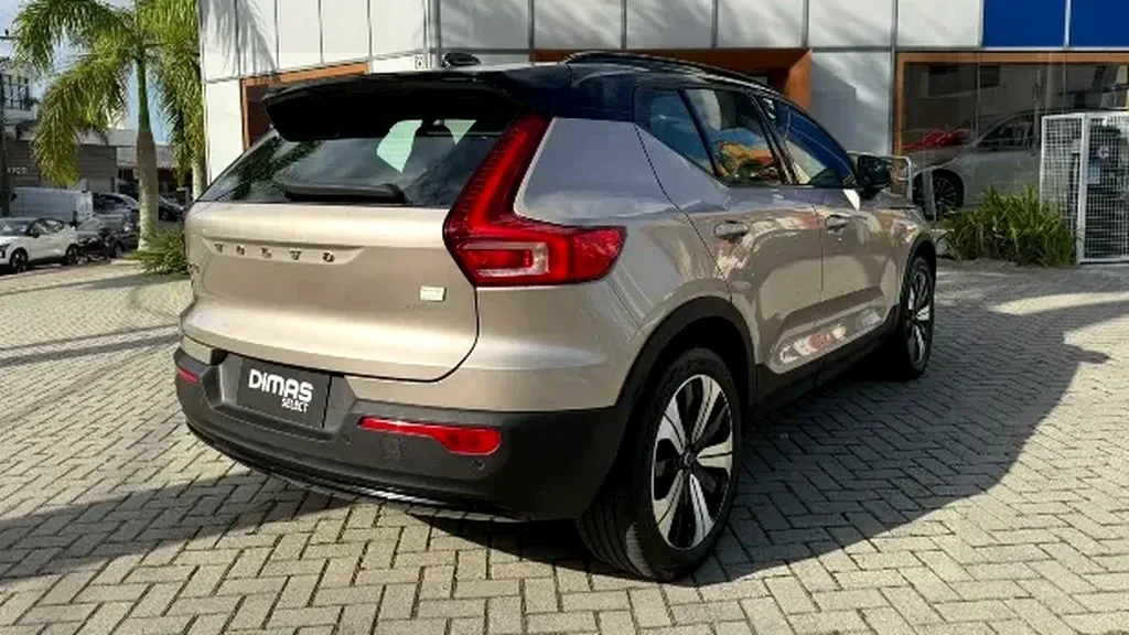 Volvo XC40 Recharge - Imagem 6