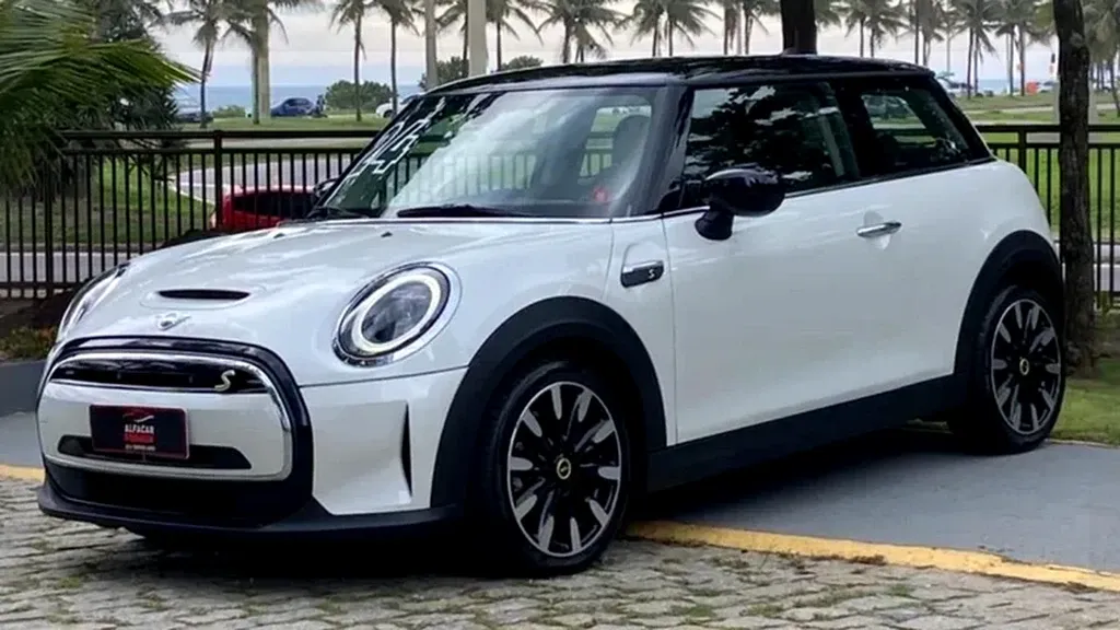Foto de um mini cooper se