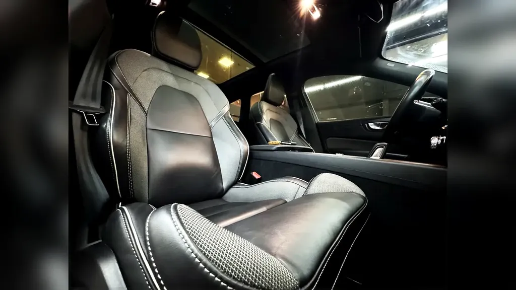 Volvo Xc60 Recharge Plug-in Hybrid - Imagem 17