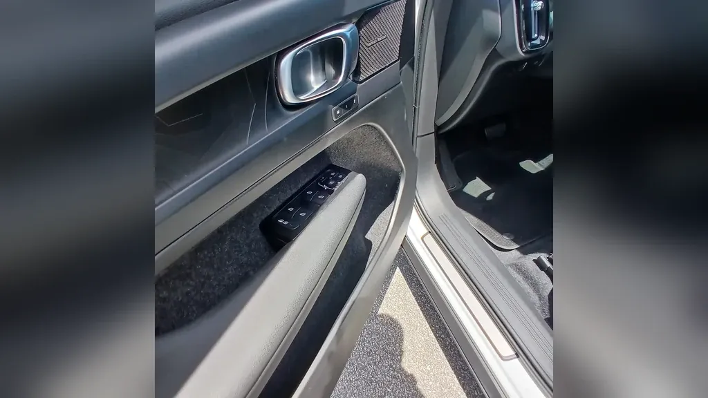 Volvo C40 Recharge - Imagem 10