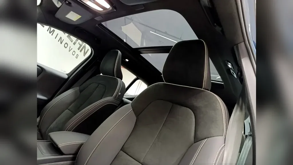 Volvo XC40 Recharge - Imagem 12