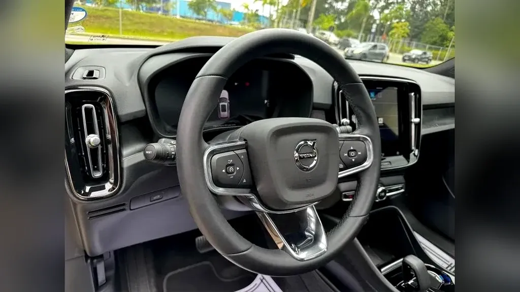 Volvo XC40 Recharge - Imagem 6