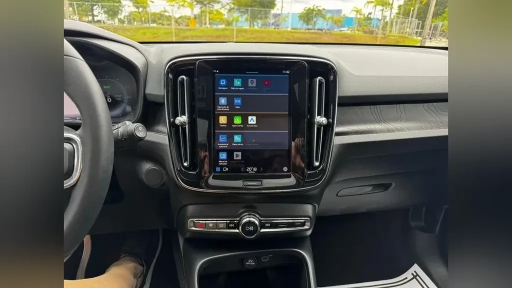 Volvo XC40 Recharge - Imagem 8