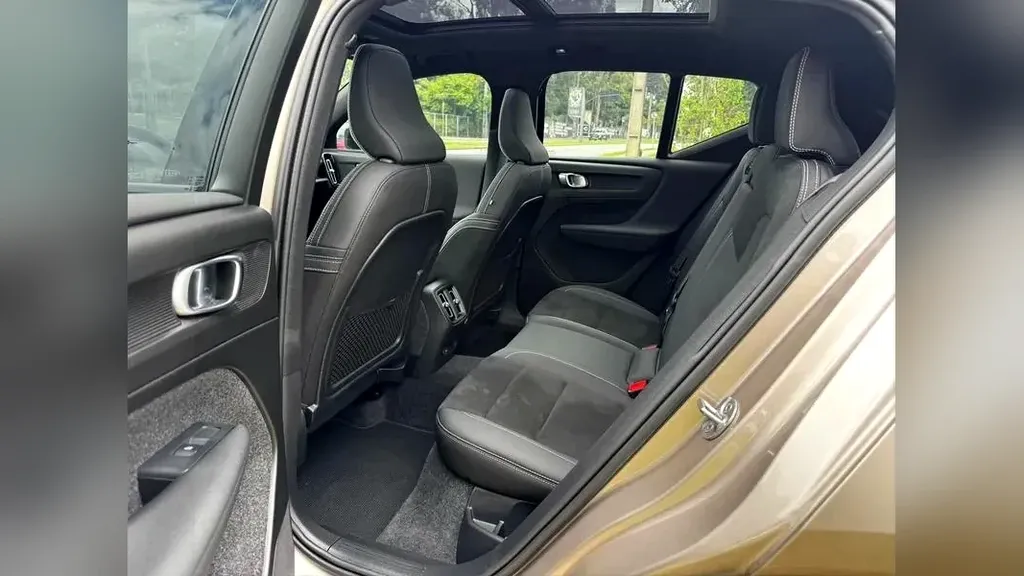 Volvo XC40 Recharge - Imagem 17