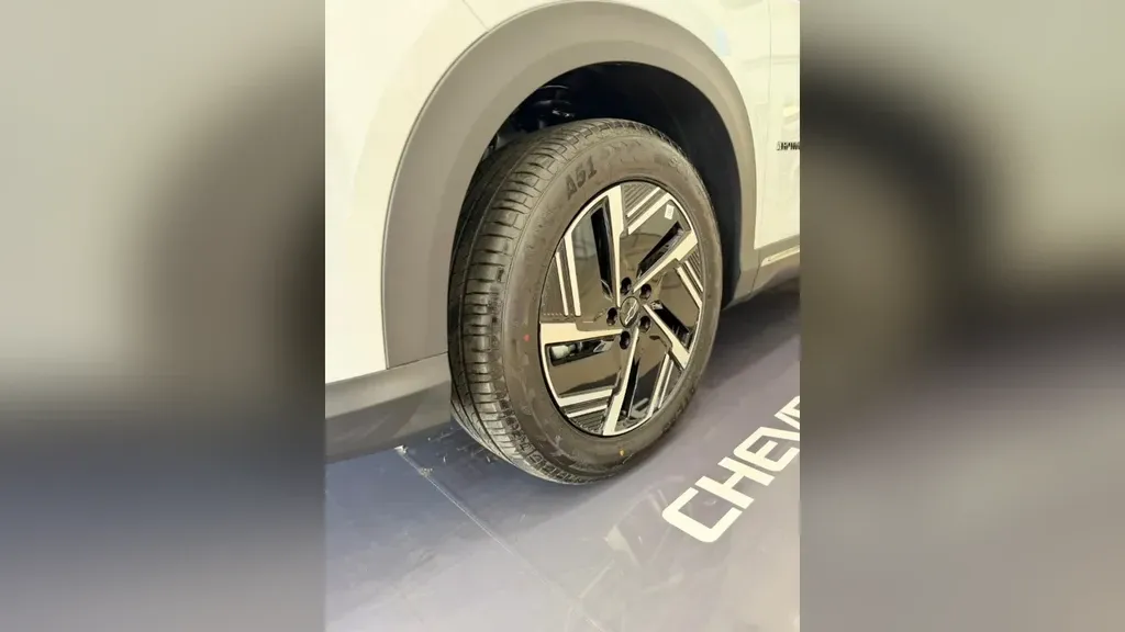 Chevrolet Captiva EV - Imagem 4