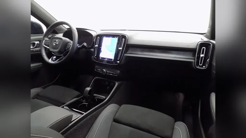 Volvo XC40 Recharge - Imagem 12