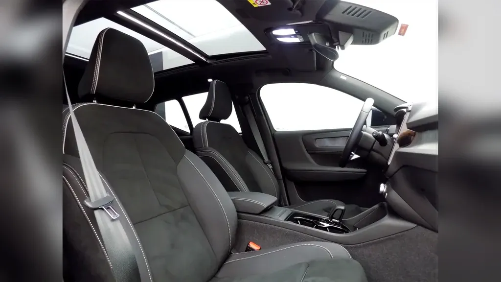 Volvo XC40 Recharge - Imagem 13