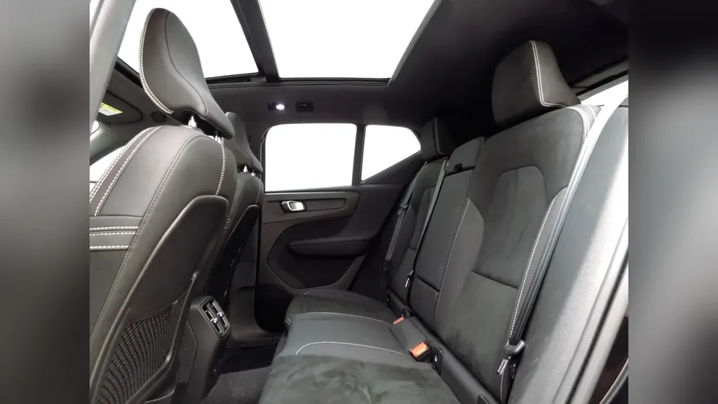 Volvo XC40 Recharge - Imagem 14