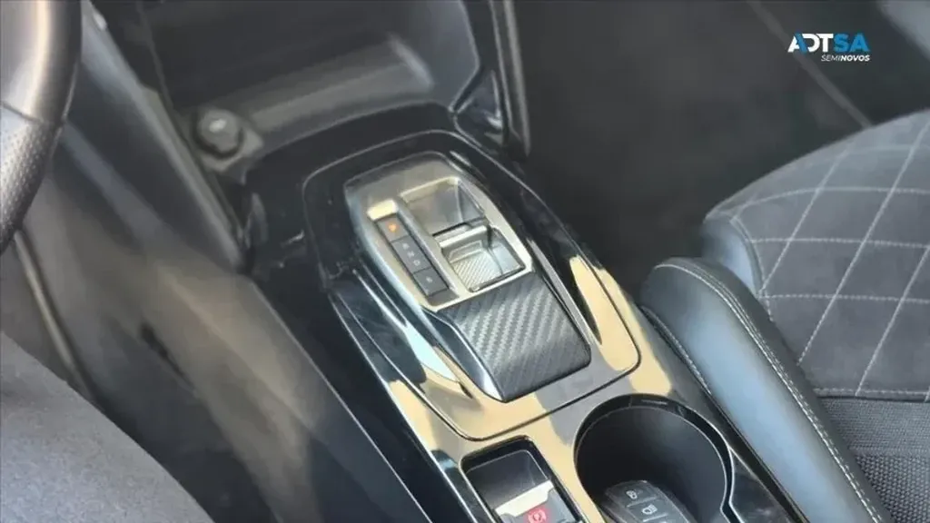 Peugeot E-2008 - Imagem 10