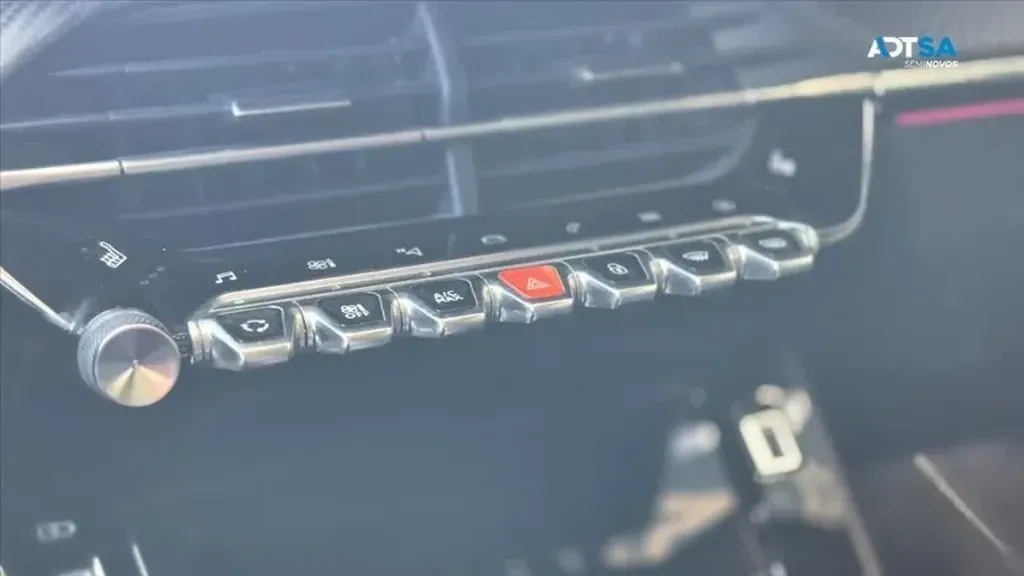 Peugeot E-2008 - Imagem 11