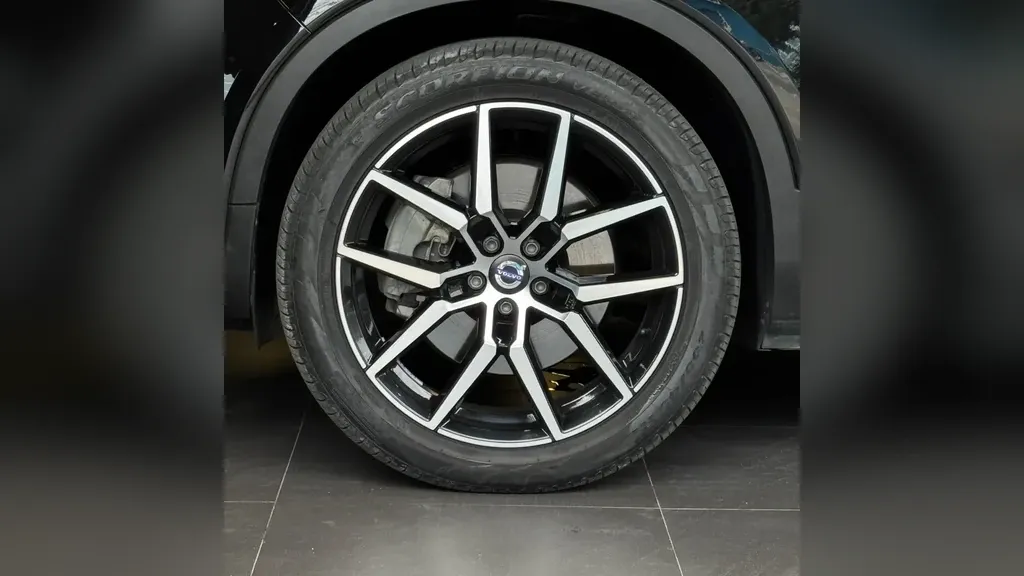 Volvo XC40 Recharge - Imagem 5