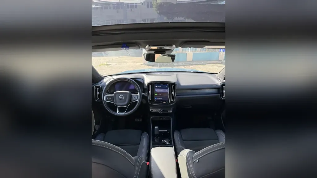 Volvo XC40 Recharge - Imagem 8