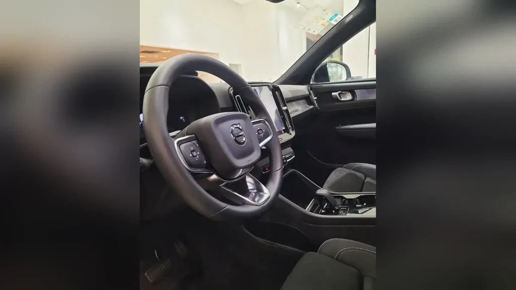 Volvo EX40 - Imagem 6