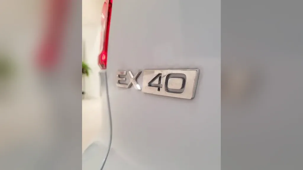 Volvo EX40 - Imagem 7
