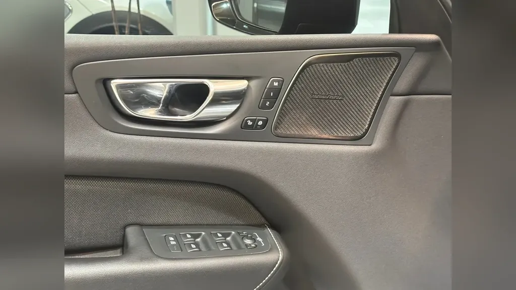 Volvo Xc60 Recharge Plug-in Hybrid - Imagem 13