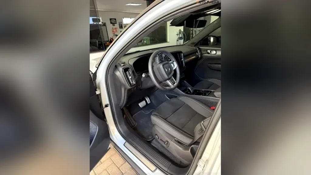 Volvo XC40 Recharge - Imagem 3