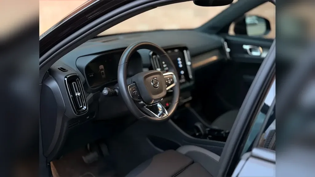 Volvo EX40 - Imagem 8