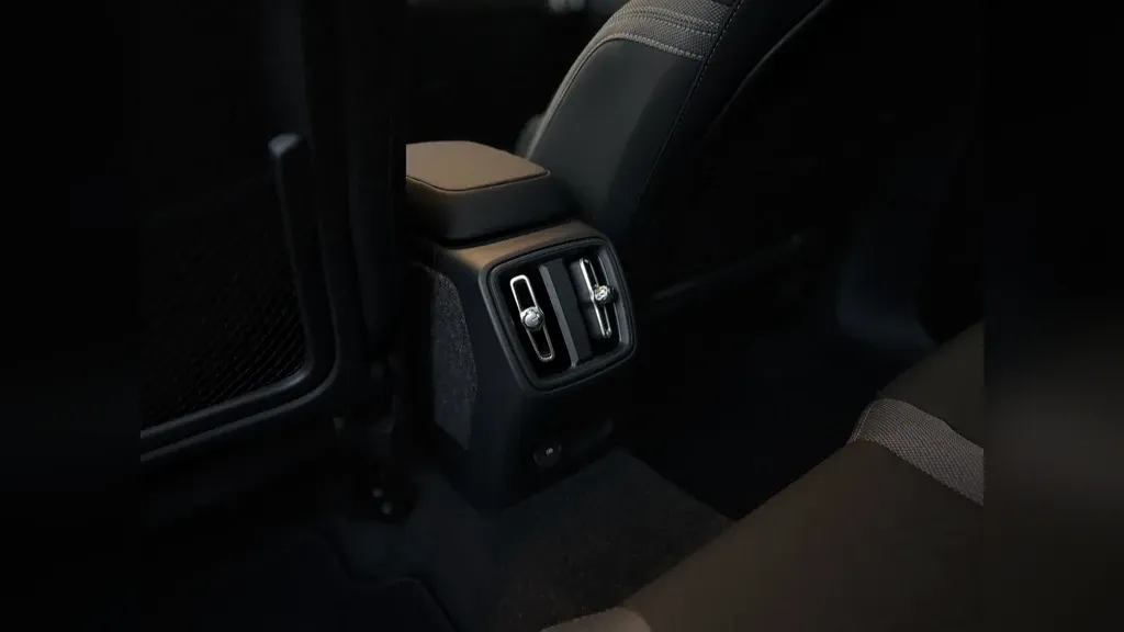 Volvo EX40 - Imagem 19