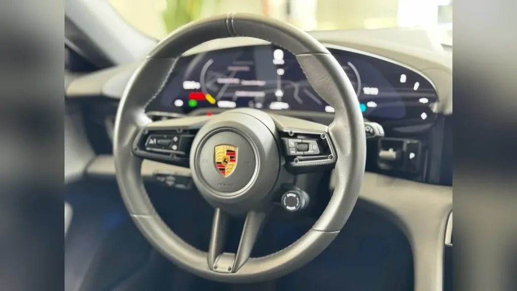 Porsche Taycan - Imagem 6