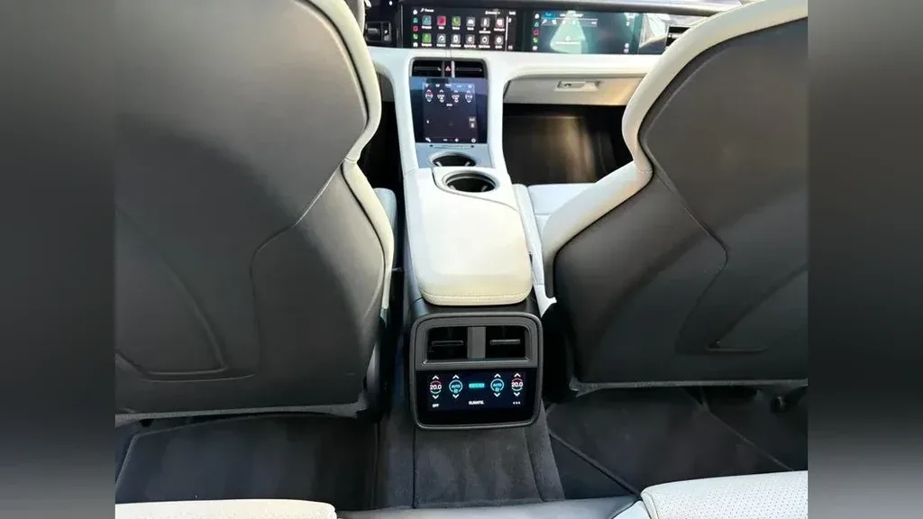 Porsche Taycan - Imagem 15