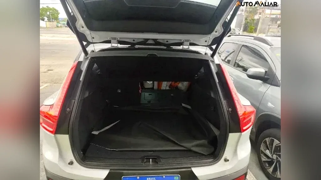 Volvo XC40 Recharge - Imagem 3