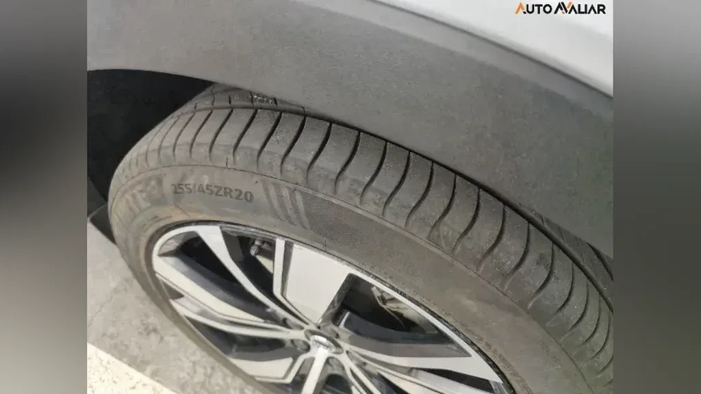 Volvo XC40 Recharge - Imagem 5