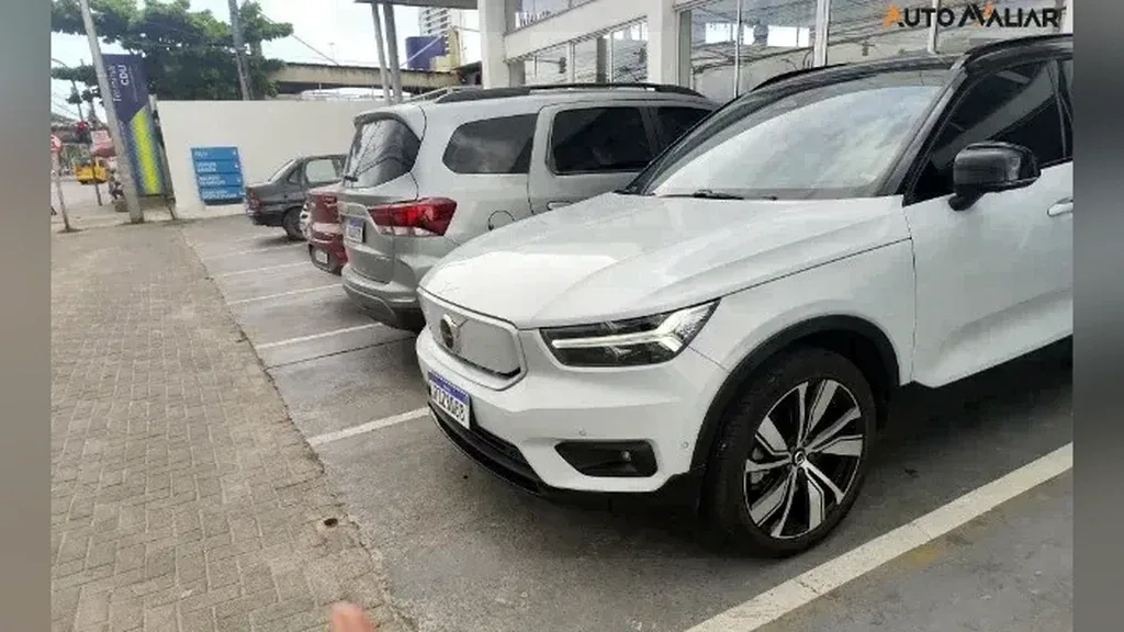 Volvo XC40 Recharge - Imagem 7