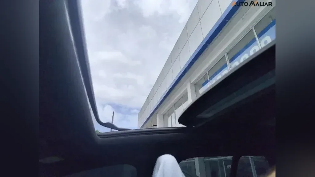 Volvo XC40 Recharge - Imagem 13