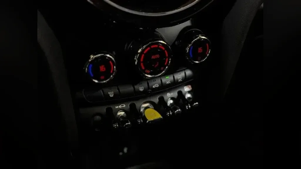 Mini Cooper SE - Imagem 17