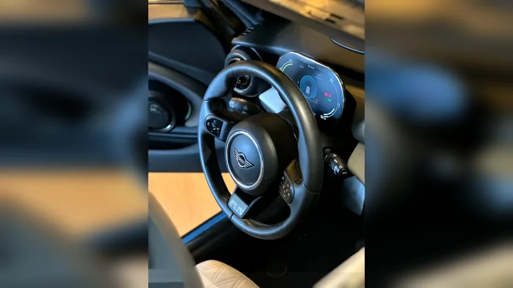 Mini Cooper SE - Imagem 12