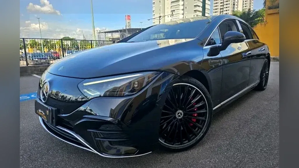 Foto de um mercedes eqe 300