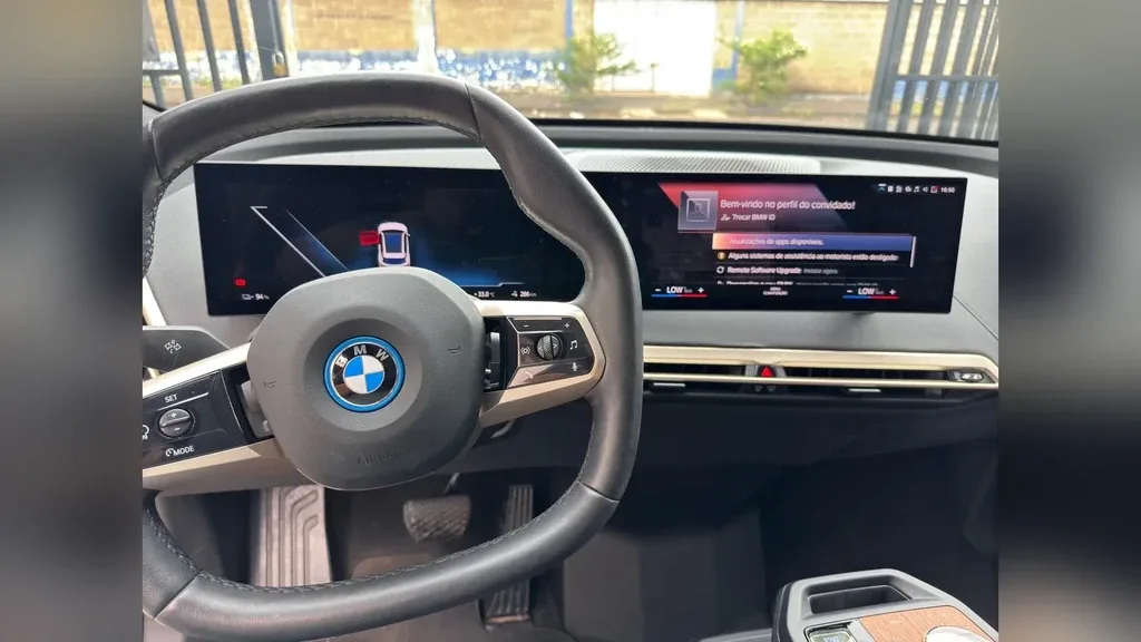 BMW Ix - Imagem 11