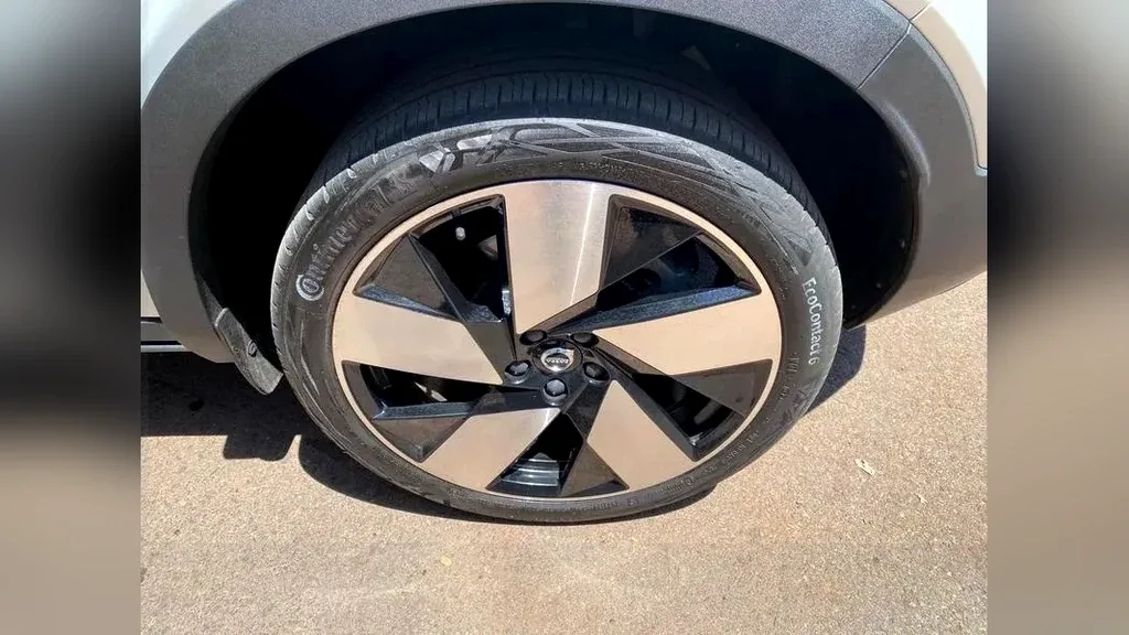 Volvo C40 Recharge - Imagem 19