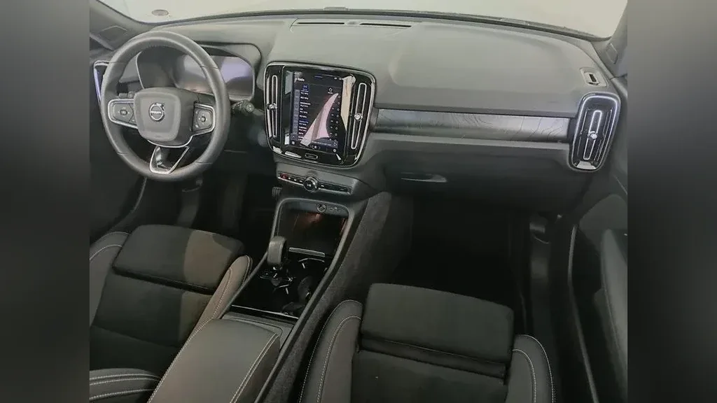 Volvo XC40 Recharge - Imagem 13