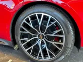Porsche Taycan - Miniatura 12